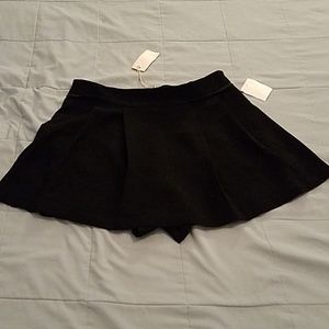 NWTS IN STYLE SKIRT. SIZE LARGE.